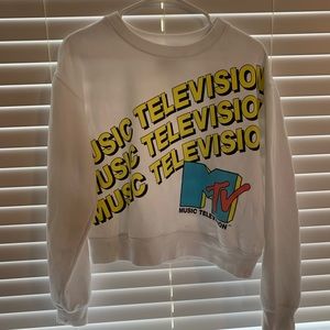 a medium crewneck, white